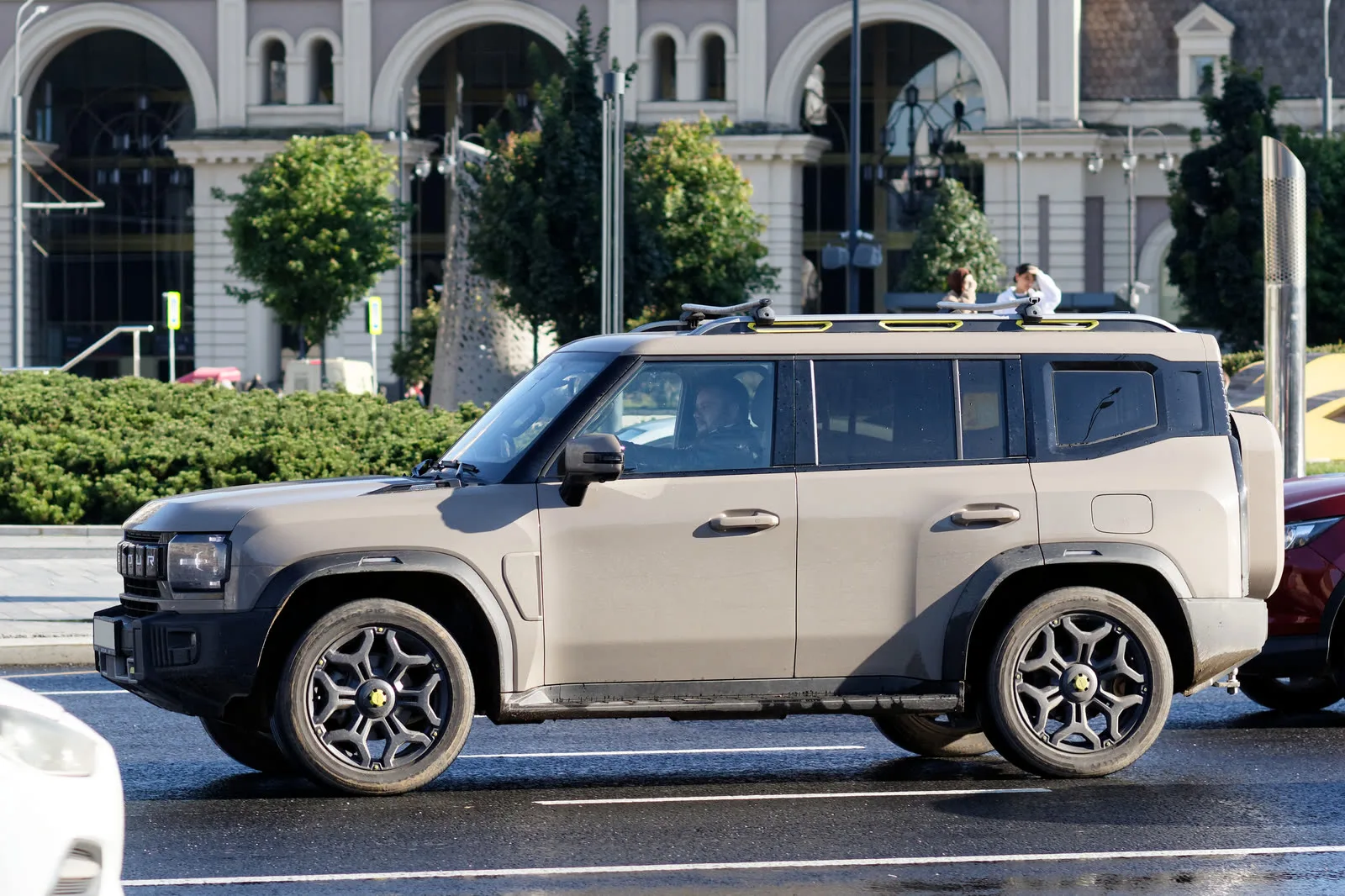A beige Jetour T2, front view
